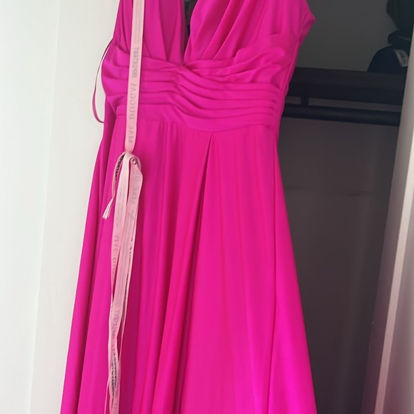 Mac Duggal Ieena Satin V-Neck Gown Size 08 - Picture 7 of 11